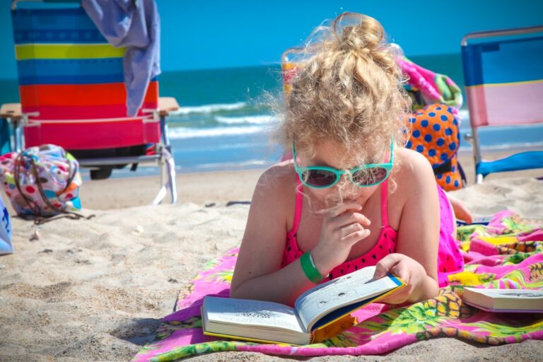 Photo Beach reading